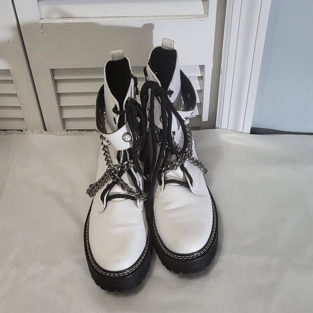 Clee white booties made in Brazil size 38